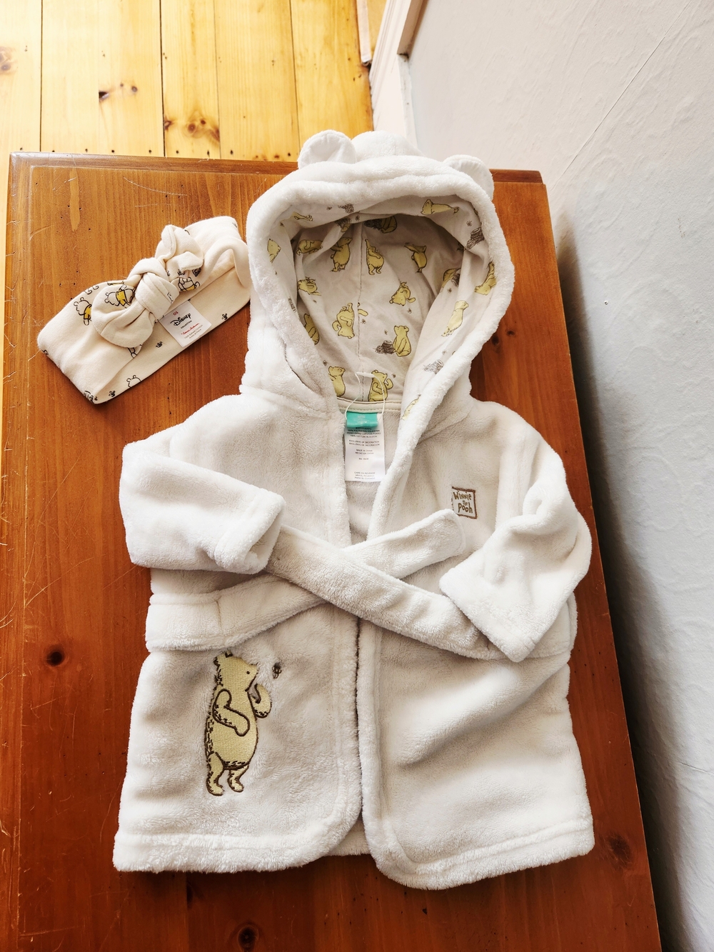 Disney Baby Winnie the Pooh Hooded Bath Robe and Bow